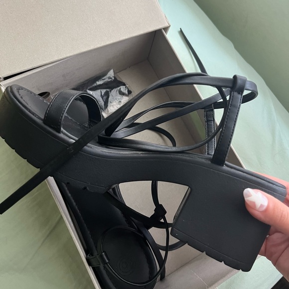 Urban Outfitters Claire Strappy Sandals - Picture 5 of 5